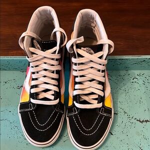 VANS Hi-Top Lace Up Sneakers Men’s Sz 5.5. Women’s Sz 7 Great Condition.